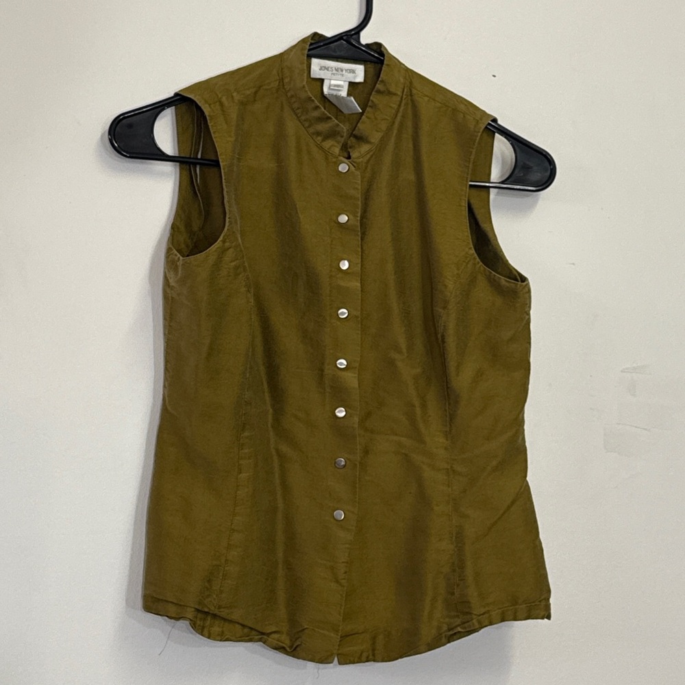 Jones New York 100% Silk green khaki button down vest blouse sleeveless blouse